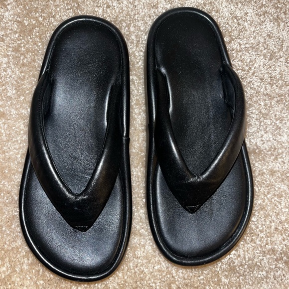 BALENCIAGA 
WOMEN'S RISE THONG SANDAL IN BLACK - Picture 3 of 7